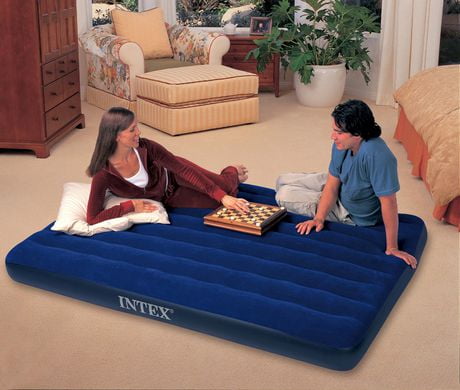 Надувная кровать intex queen dura beam downy airbed with built in foot pump