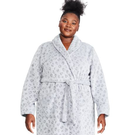 George Plus Women's Plush Robe | Walmart Canada