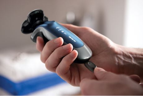 Philips Wet & Dry Electric Cordless Electric Shaver Series 8000 with ...
