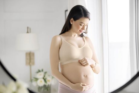 Medela Ultimate Bodyfit Bra for Maternity/Breastfeeding, Chai, XL