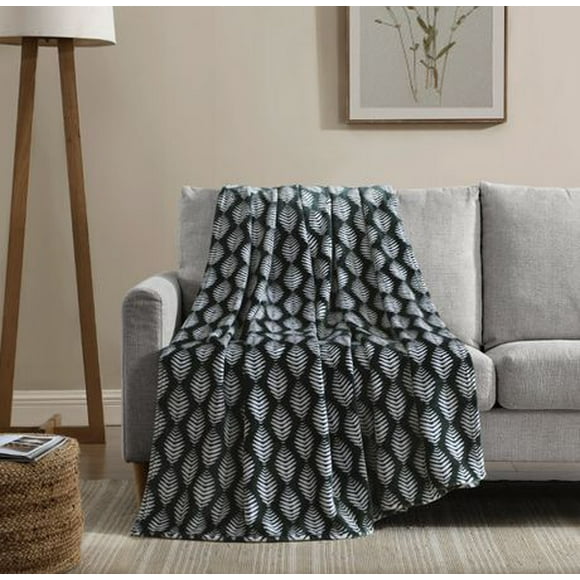 Social Standard by Sanctuary Oversized Plush Throw, Luxuriously Soft, Wrinkle Resistant, Easy Care