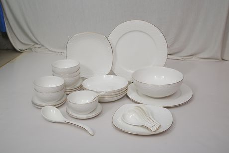 dinnerware set for 1