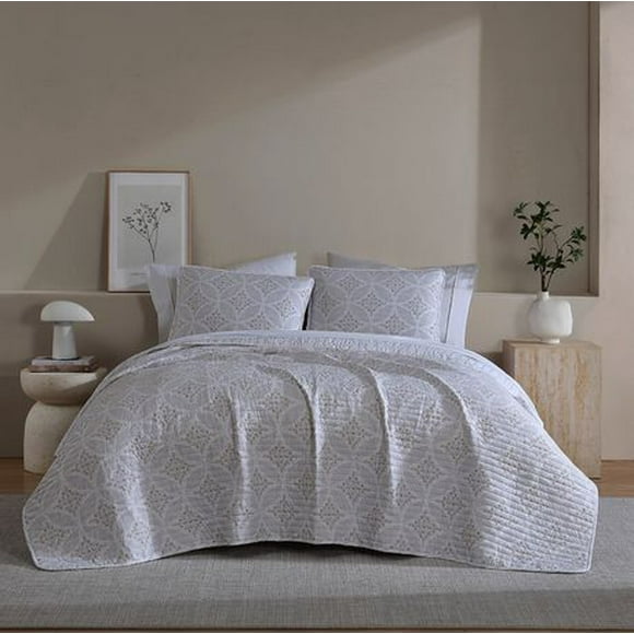 Social Standard by Sanctuary 3 Piece Quilt Set, Printed, Reversible, Prewashed Fabric, Easy Care, Wrinkle Resistant