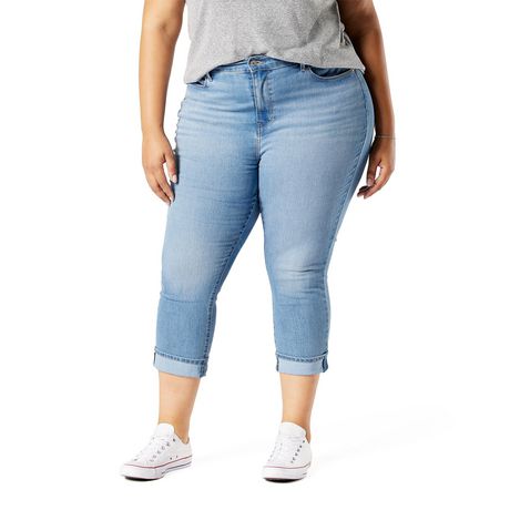 Signature by Levi Strauss & Co.™ Women's Plus Mid Rise Skinny Capri ...