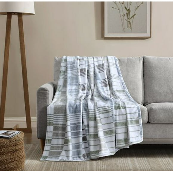 Social Standard by Sanctuary Oversized Plush Throw, Luxuriously Soft, Wrinkle Resistant, Easy Care
