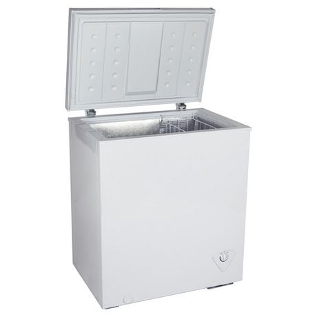 Koolatron KTCF155 5.5 Cubic Foot (155 Liters) Chest Freezer with ...