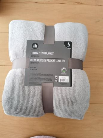 Powder Plush™ Deluxe Dot Blanket
