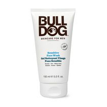 Gel nettoyant pour le visage en formule pour peau sensible de marque Bulldog