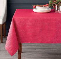 Holiday Time Nappe Rouge, 60"x102"