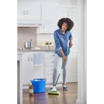 mop that squirts water