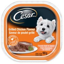 Nourriture humide pour chiens CESAR pain classique en sauce saveur de poulet grillé