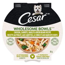 Nourriture humide pour chiens Cesar Wholesome Bowls recette au poulet, aux carottes, à l’orge et aux haricots verts