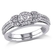 Ensemble de mariage à 3 pierres de forme auréole Miabella avec diamants 1/2 CT poids total en or blanc 10K